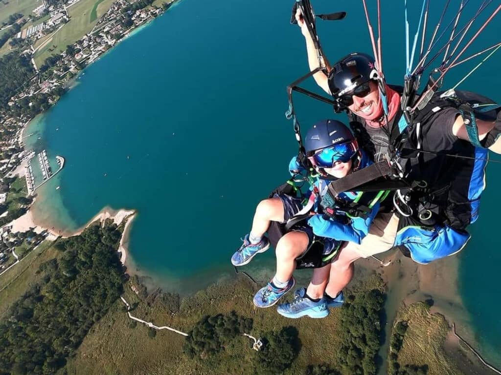 Baptême parapente Annecy : âge, poids et conditions pour voler