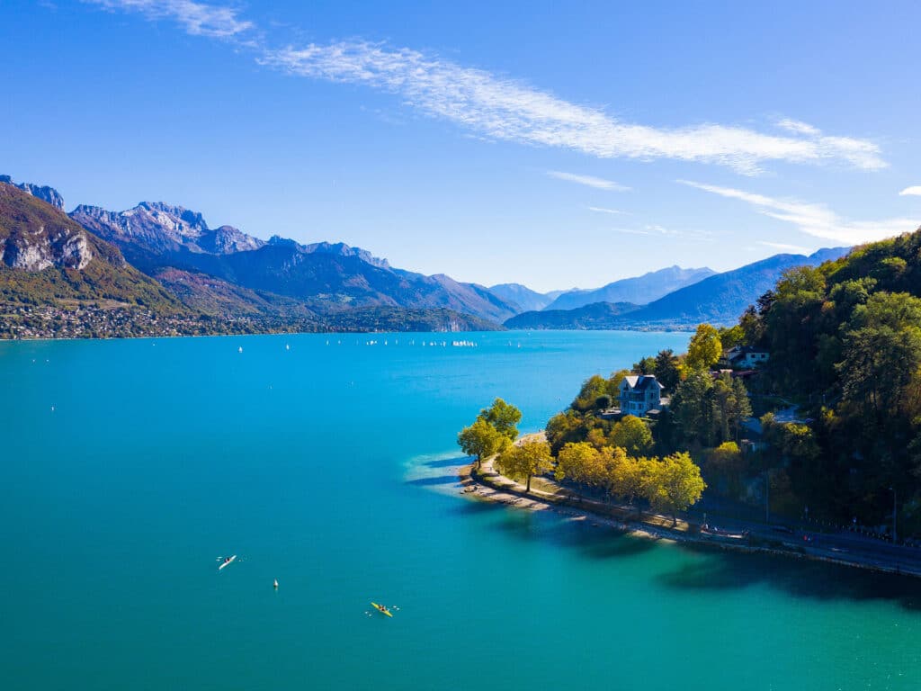Parapente Annecy : itinéraire d’une demi-journée parfaite autour du lac (avant / après le vol)